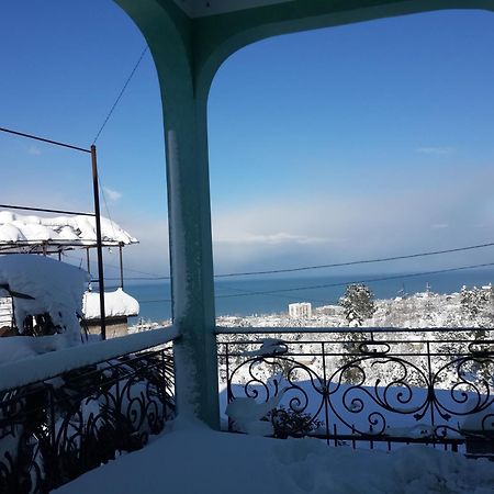 Bis-A Guesthouse Makhinjauri Bagian luar foto