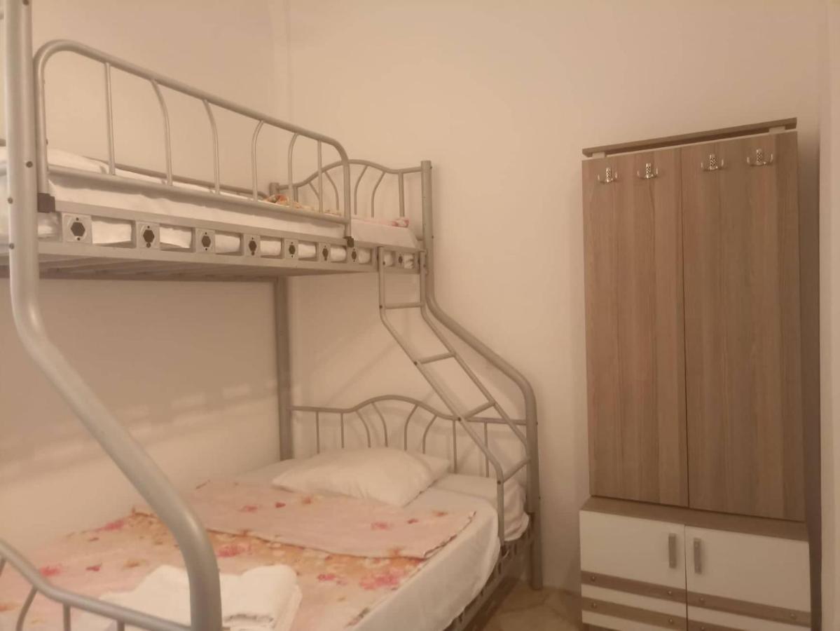 Bis-A Guesthouse Makhinjauri Bagian luar foto