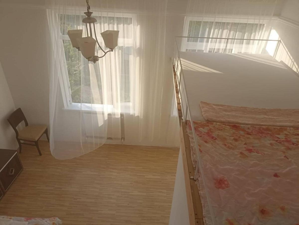 Bis-A Guesthouse Makhinjauri Bagian luar foto