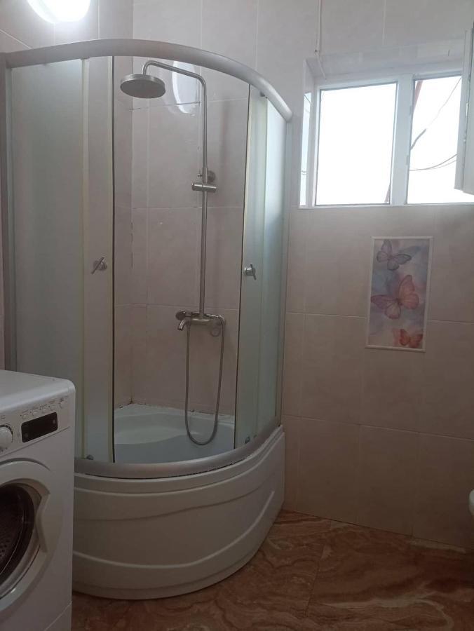 Bis-A Guesthouse Makhinjauri Bagian luar foto