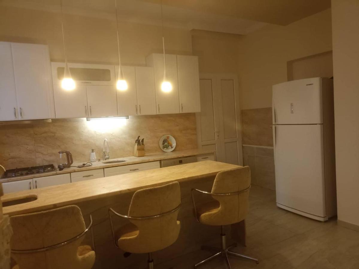 Bis-A Guesthouse Makhinjauri Bagian luar foto