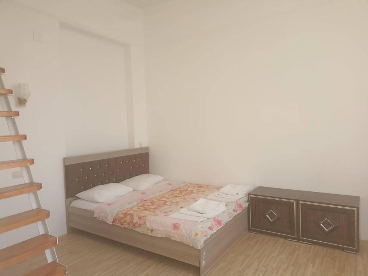Bis-A Guesthouse Makhinjauri Bagian luar foto