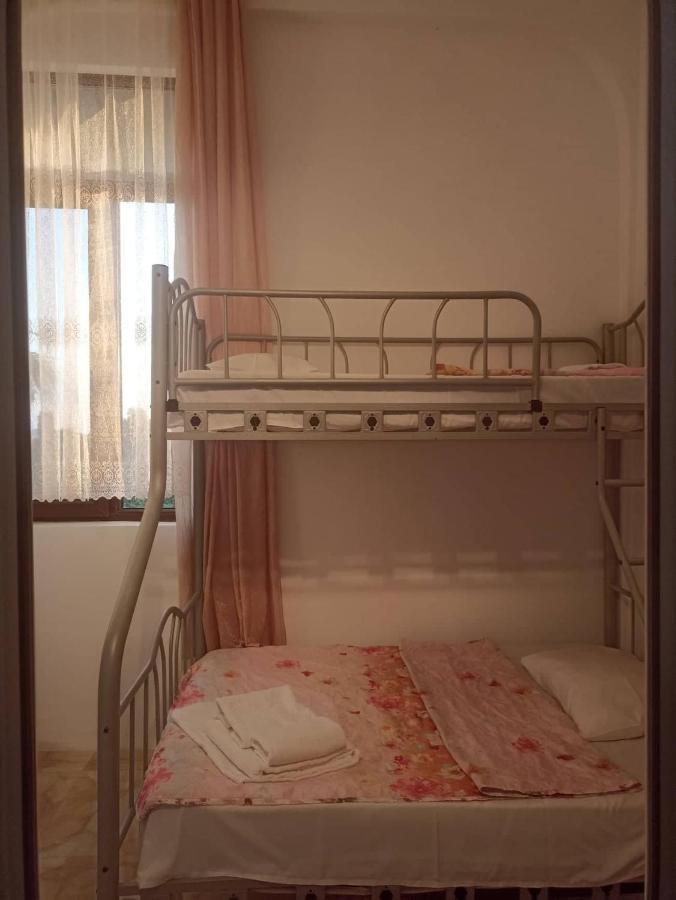 Bis-A Guesthouse Makhinjauri Bagian luar foto