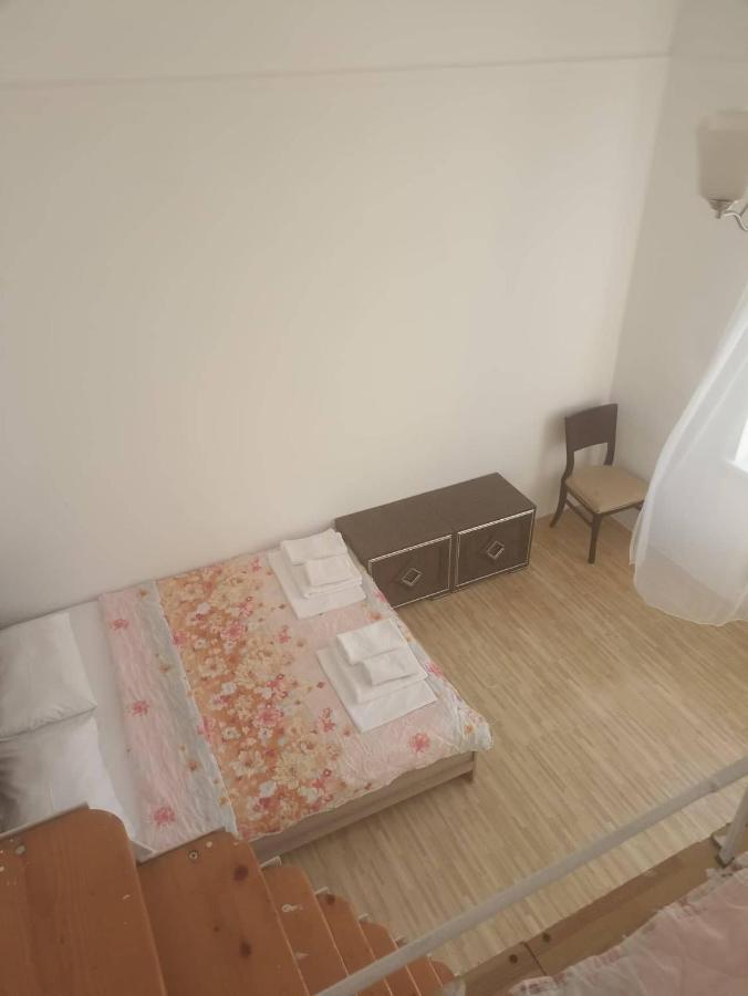 Bis-A Guesthouse Makhinjauri Bagian luar foto