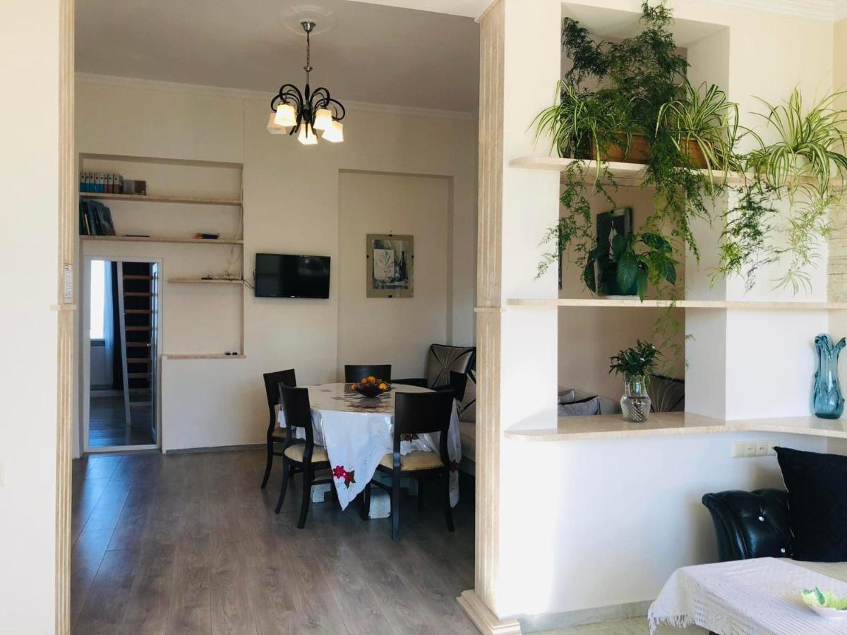 Bis-A Guesthouse Makhinjauri Bagian luar foto