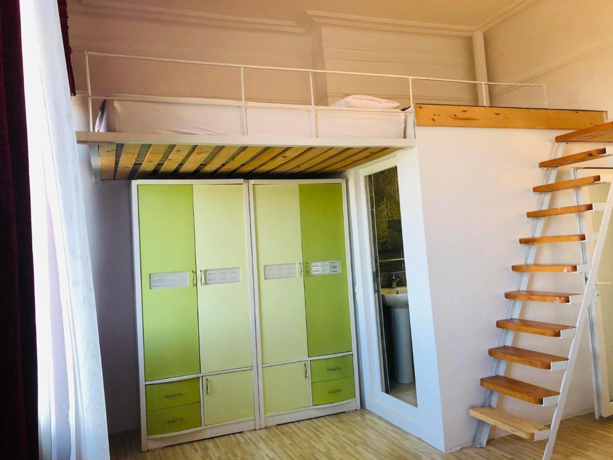Bis-A Guesthouse Makhinjauri Bagian luar foto