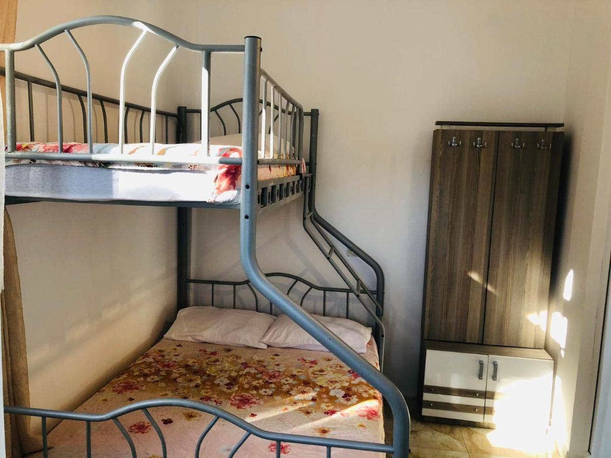 Bis-A Guesthouse Makhinjauri Bagian luar foto