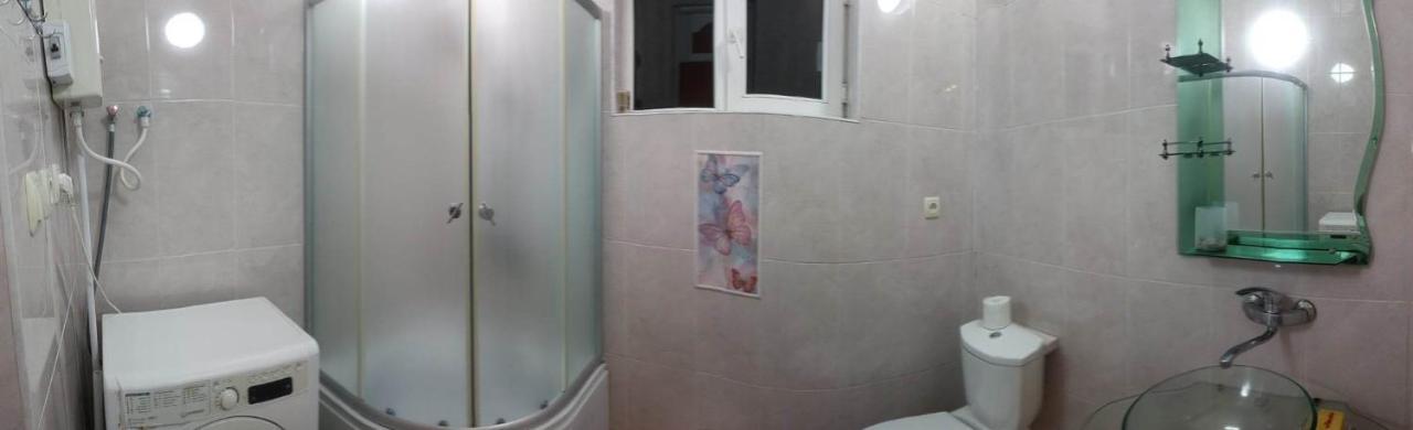 Bis-A Guesthouse Makhinjauri Bagian luar foto