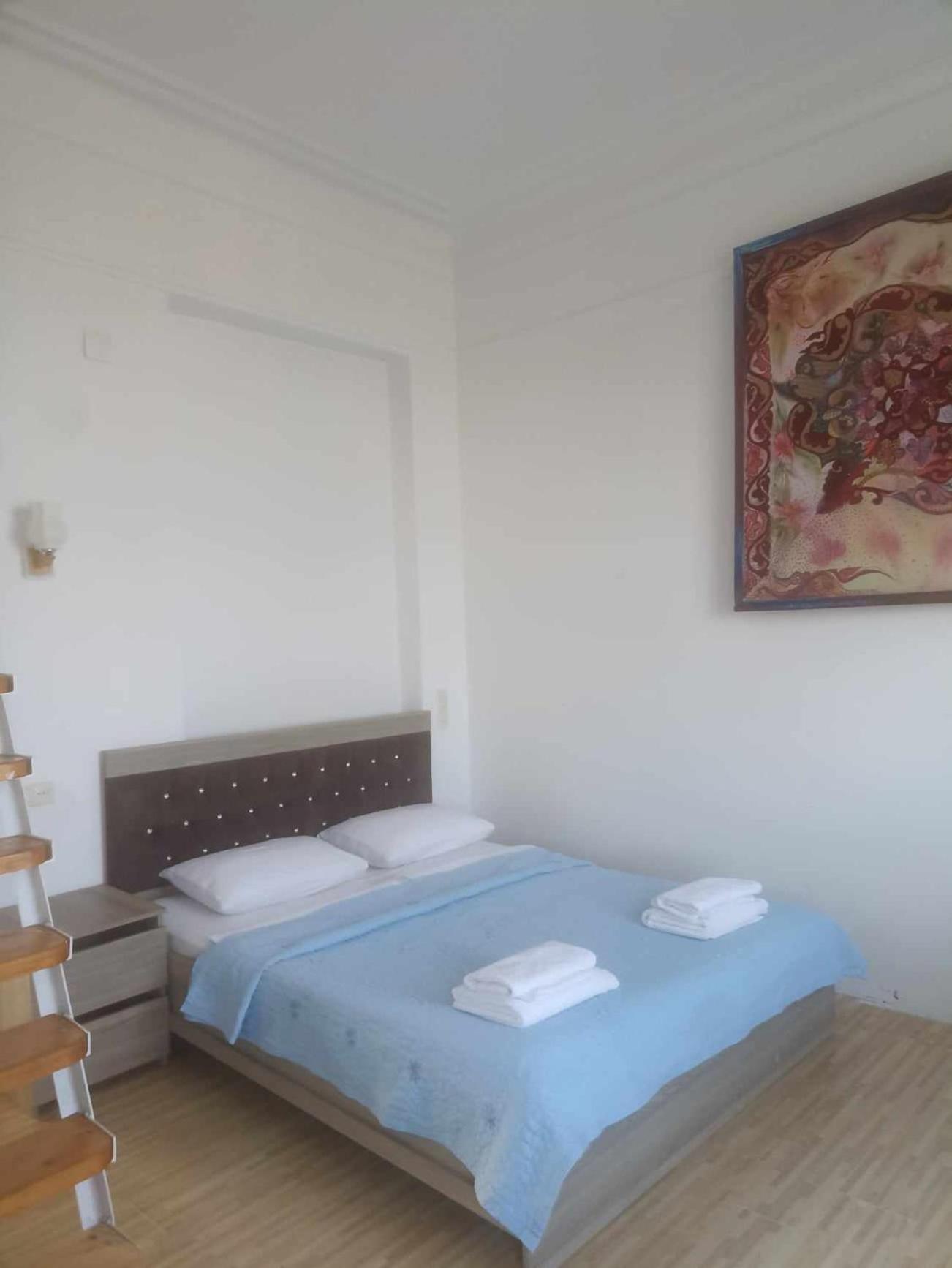 Bis-A Guesthouse Makhinjauri Bagian luar foto