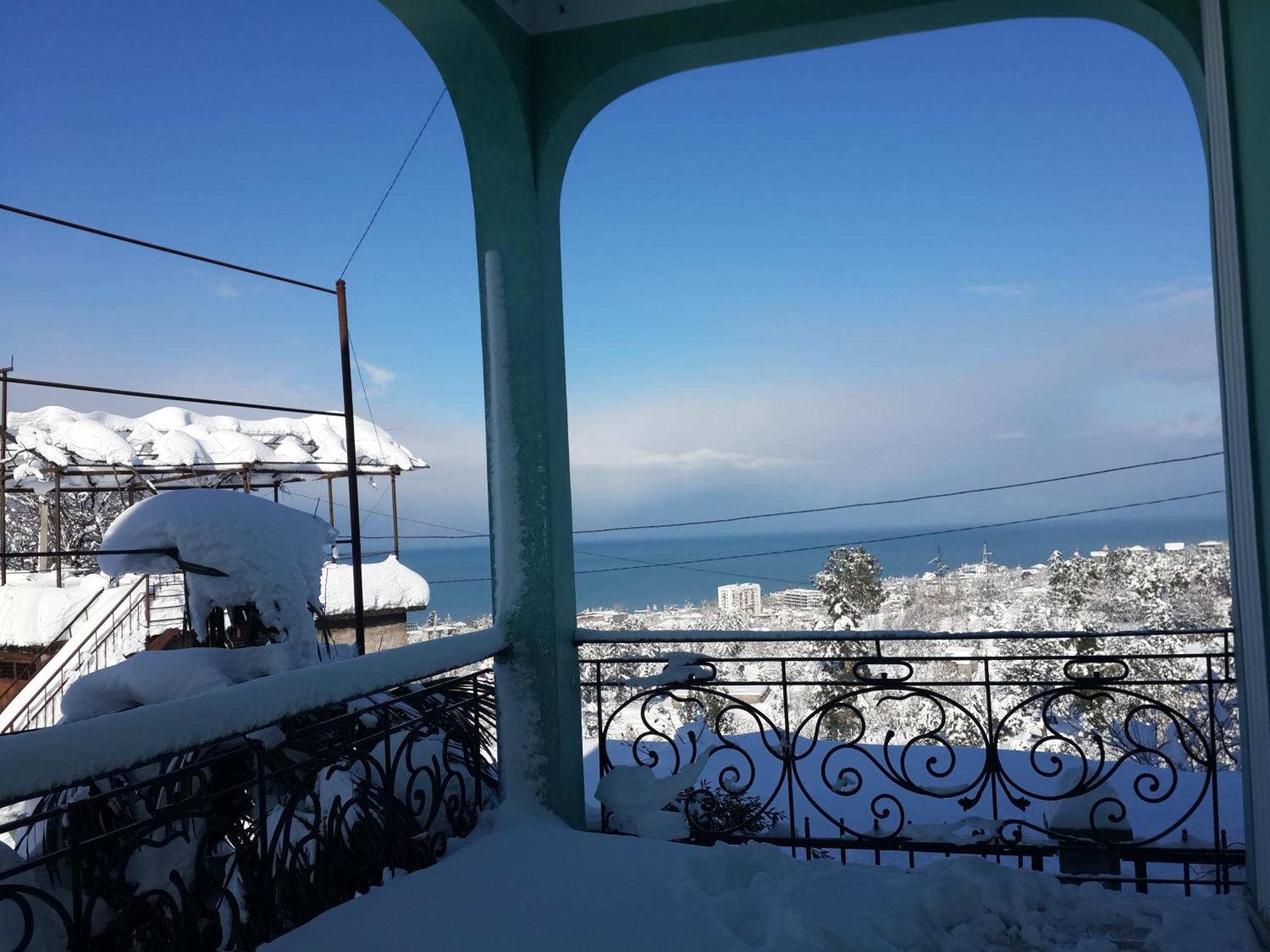 Bis-A Guesthouse Makhinjauri Bagian luar foto