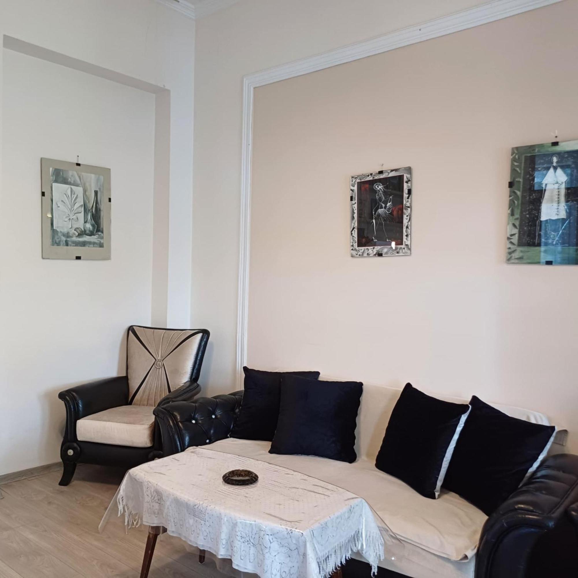 Bis-A Guesthouse Makhinjauri Bagian luar foto