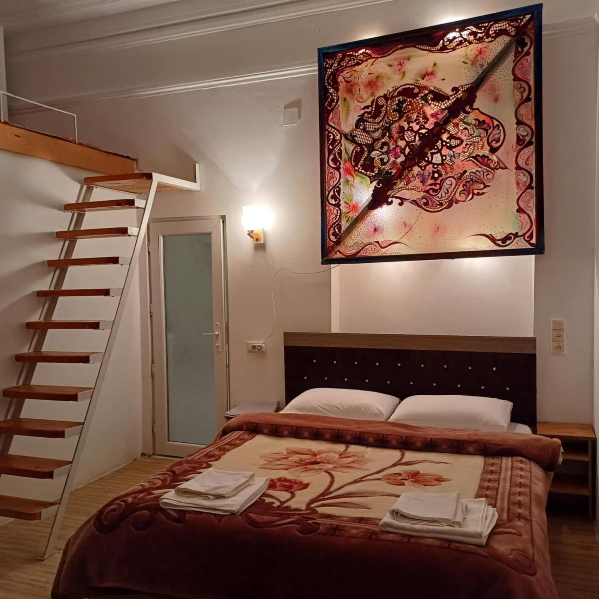 Bis-A Guesthouse Makhinjauri Bagian luar foto