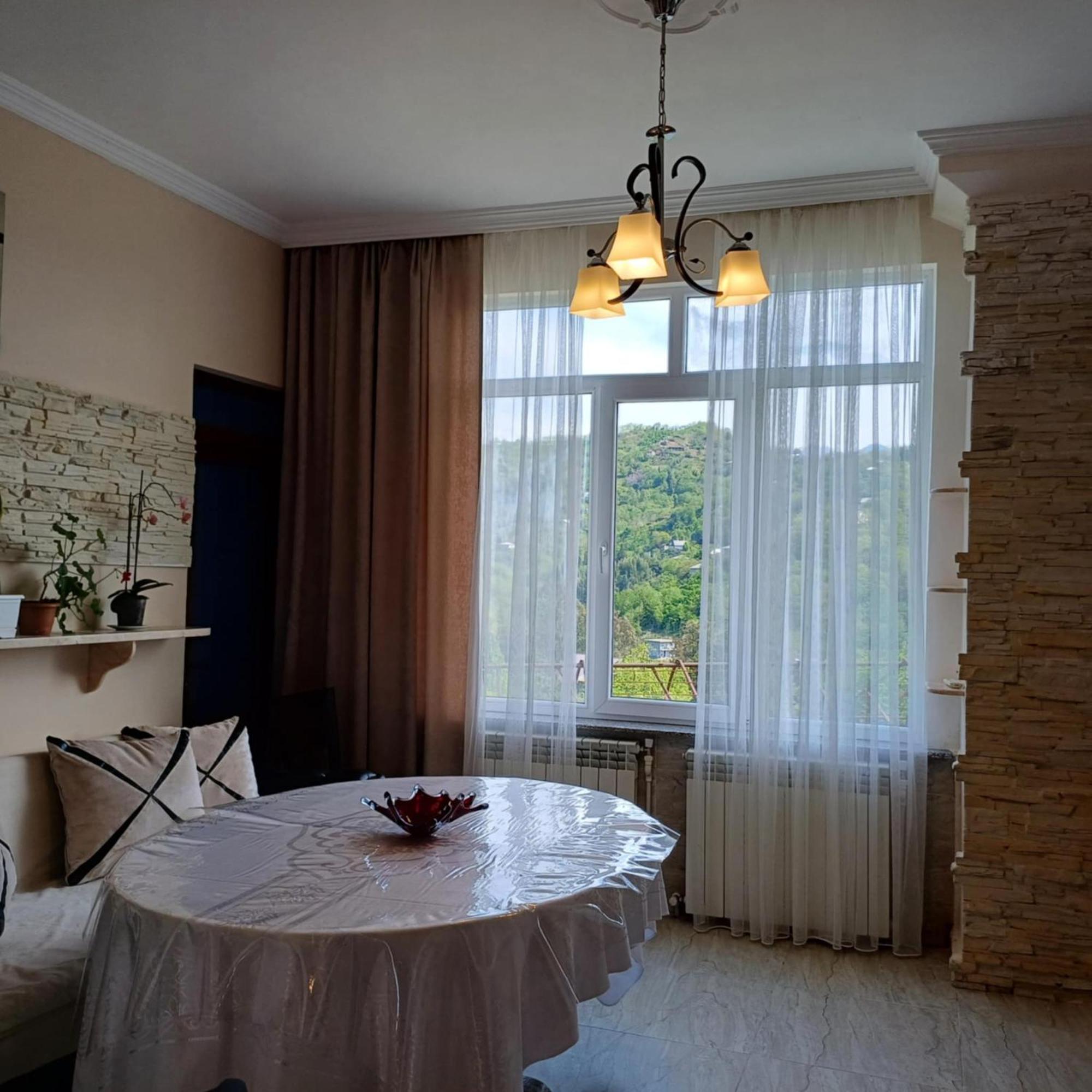 Bis-A Guesthouse Makhinjauri Bagian luar foto