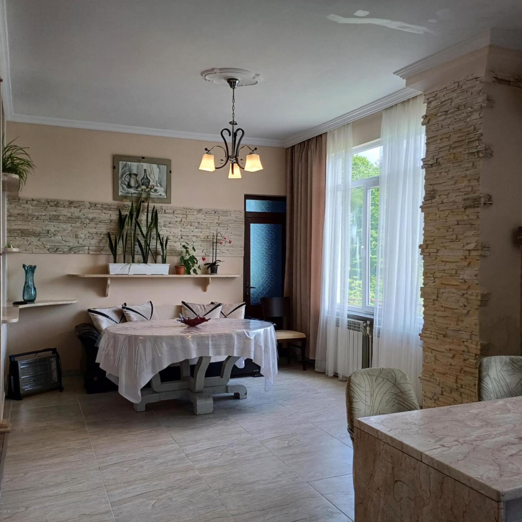 Bis-A Guesthouse Makhinjauri Bagian luar foto