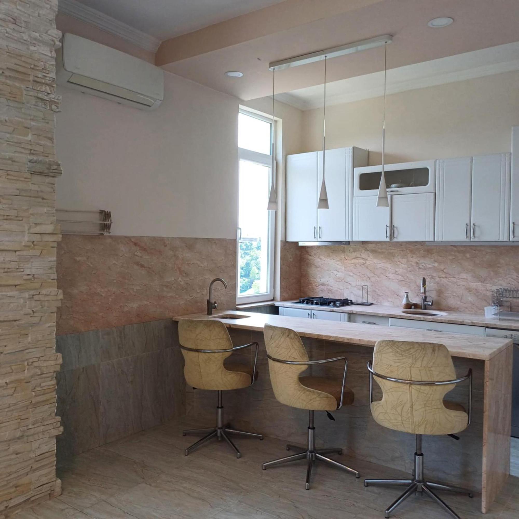 Bis-A Guesthouse Makhinjauri Bagian luar foto