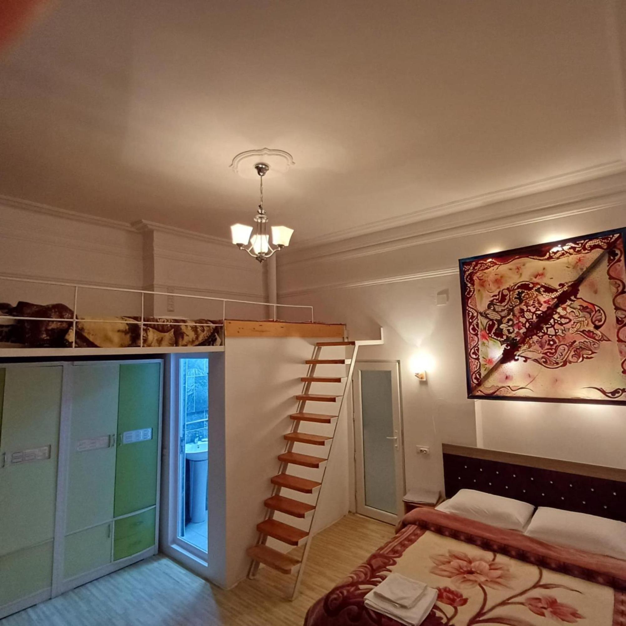 Bis-A Guesthouse Makhinjauri Bagian luar foto