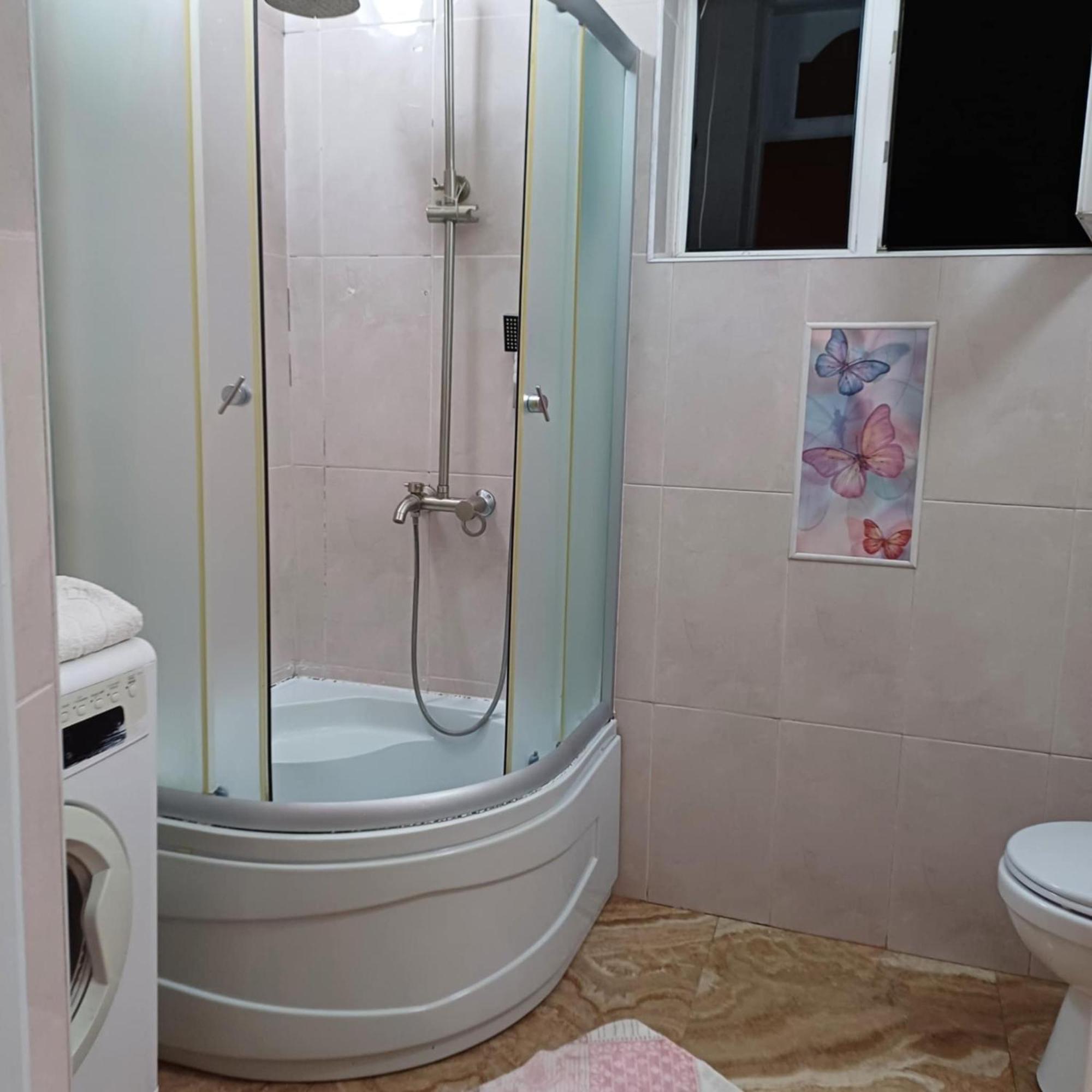 Bis-A Guesthouse Makhinjauri Bagian luar foto