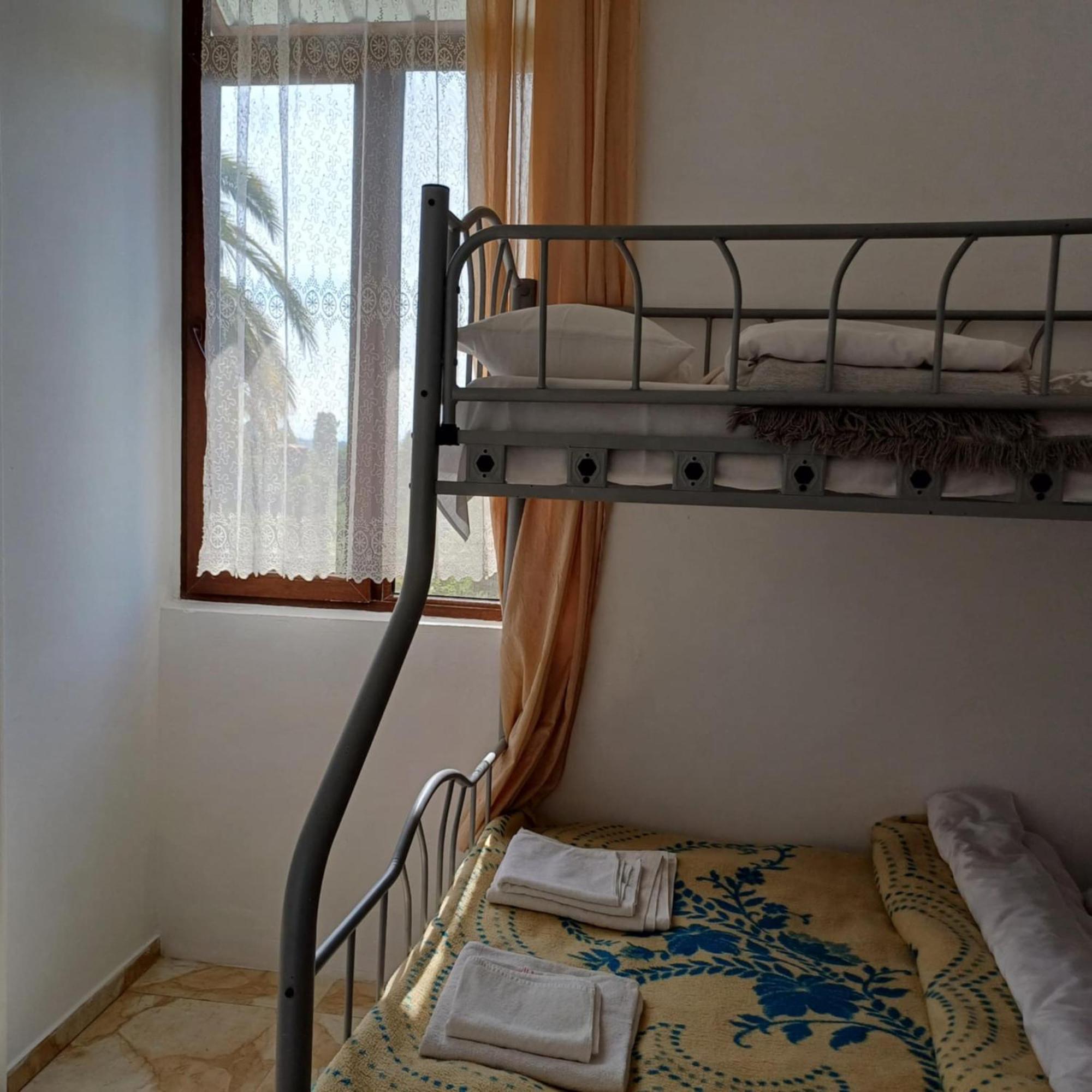 Bis-A Guesthouse Makhinjauri Bagian luar foto
