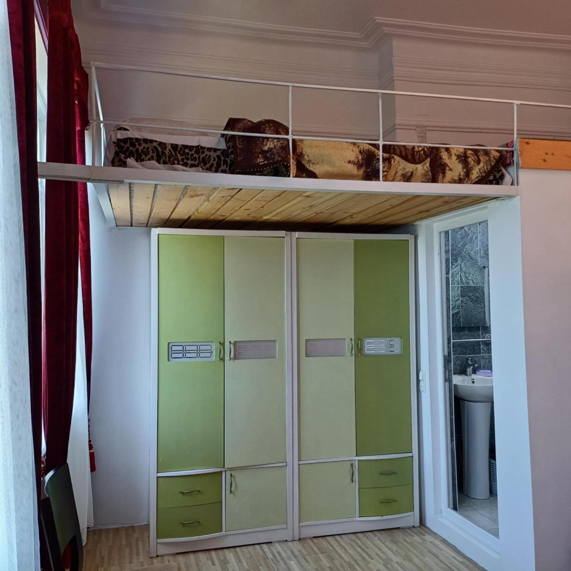 Bis-A Guesthouse Makhinjauri Bagian luar foto