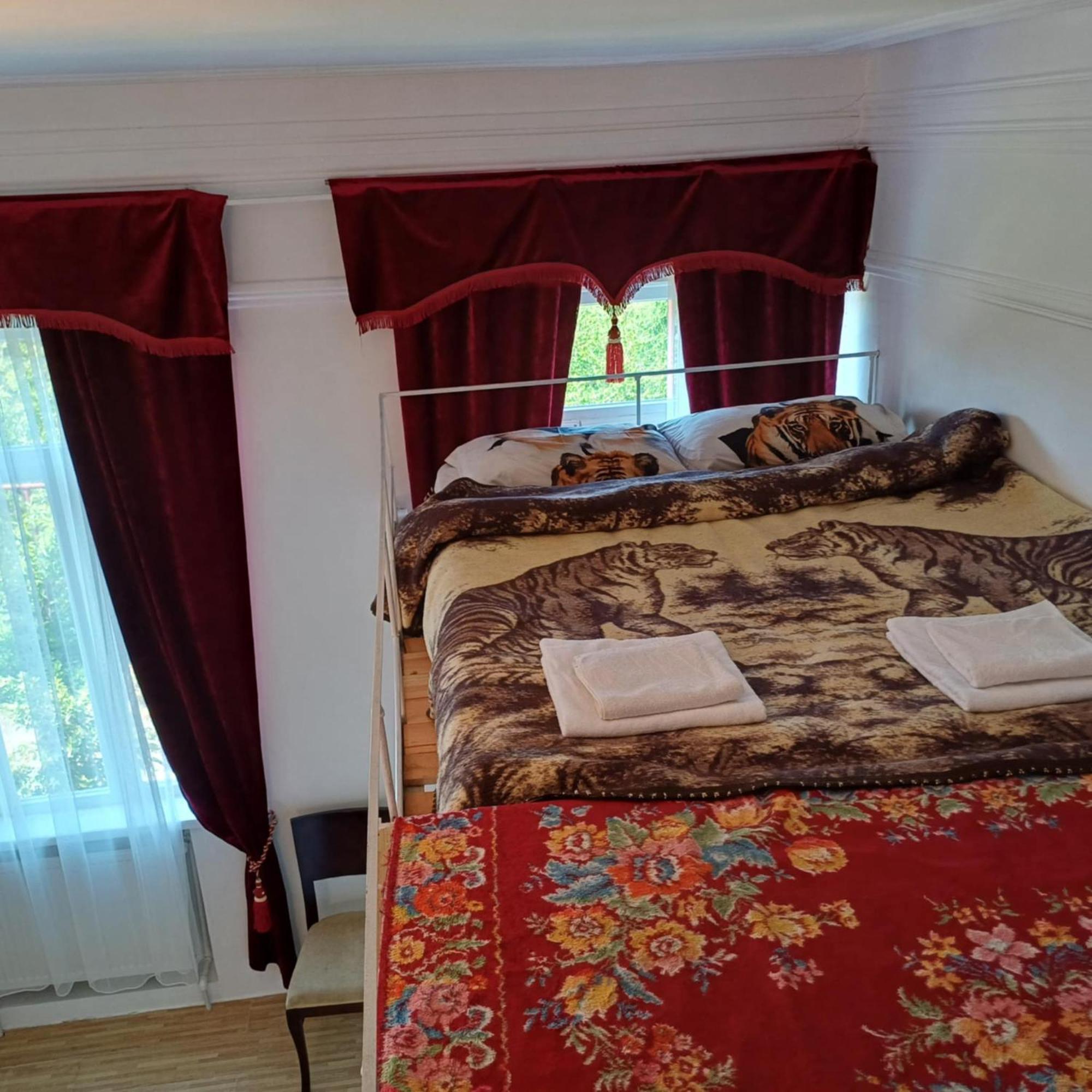 Bis-A Guesthouse Makhinjauri Bagian luar foto