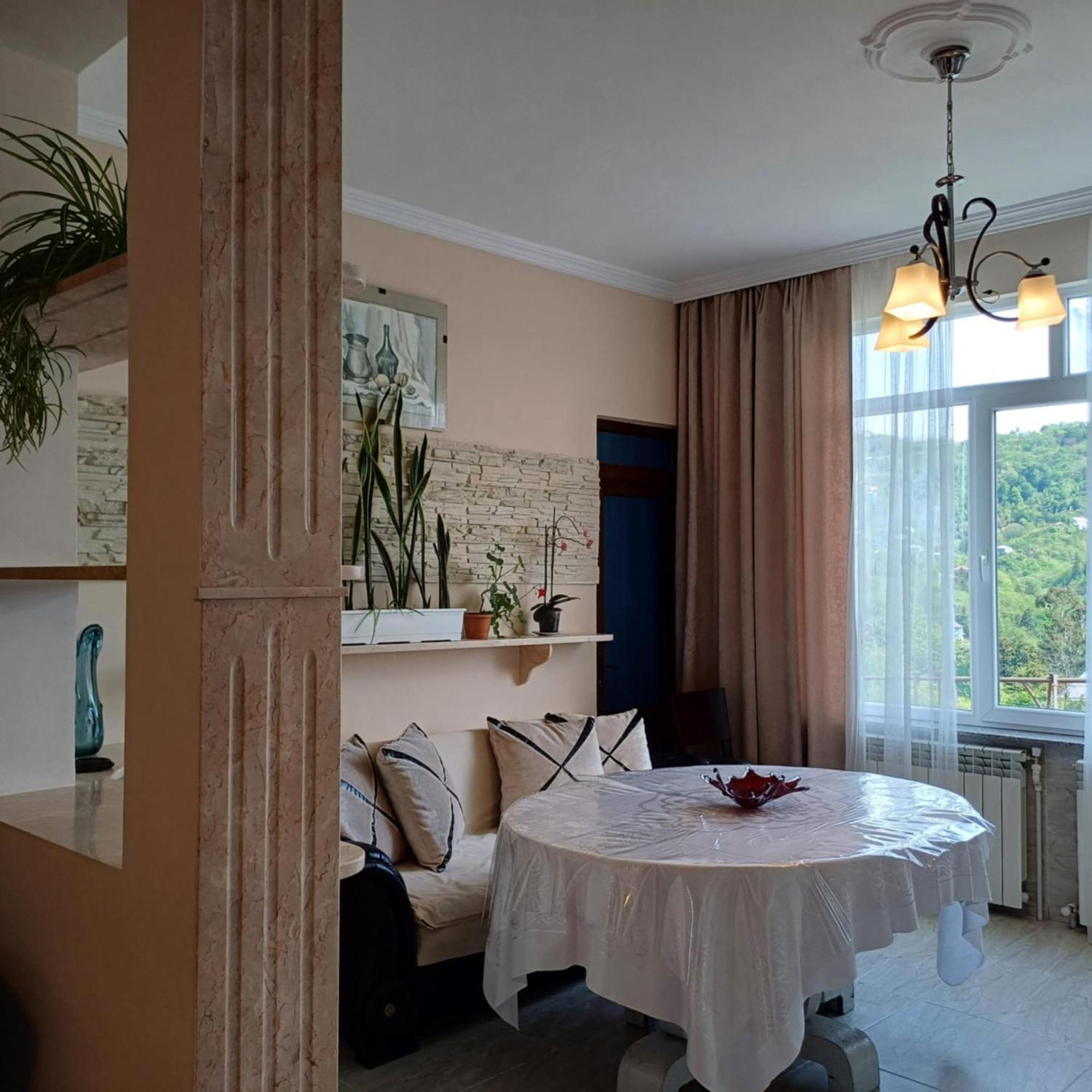 Bis-A Guesthouse Makhinjauri Bagian luar foto