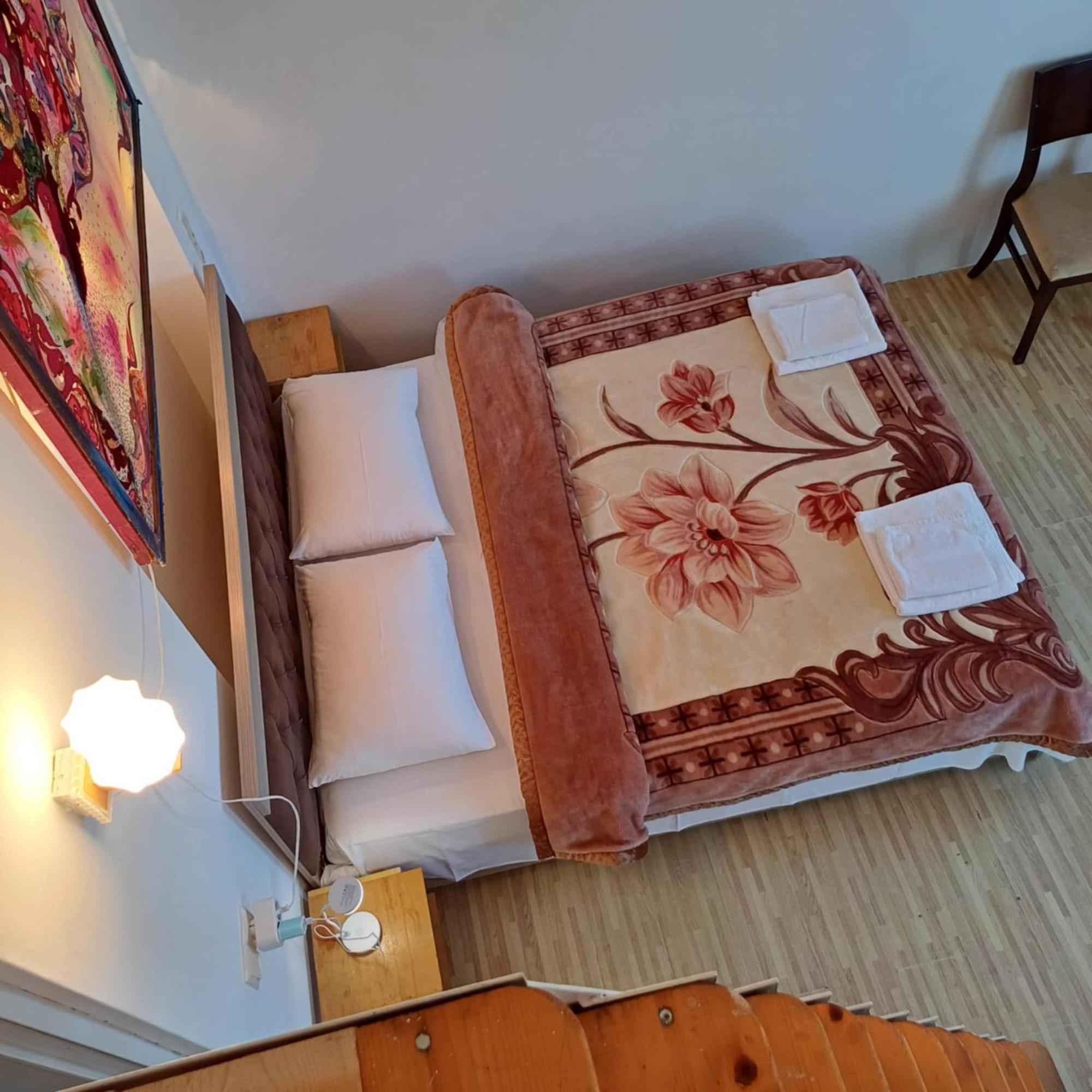 Bis-A Guesthouse Makhinjauri Bagian luar foto