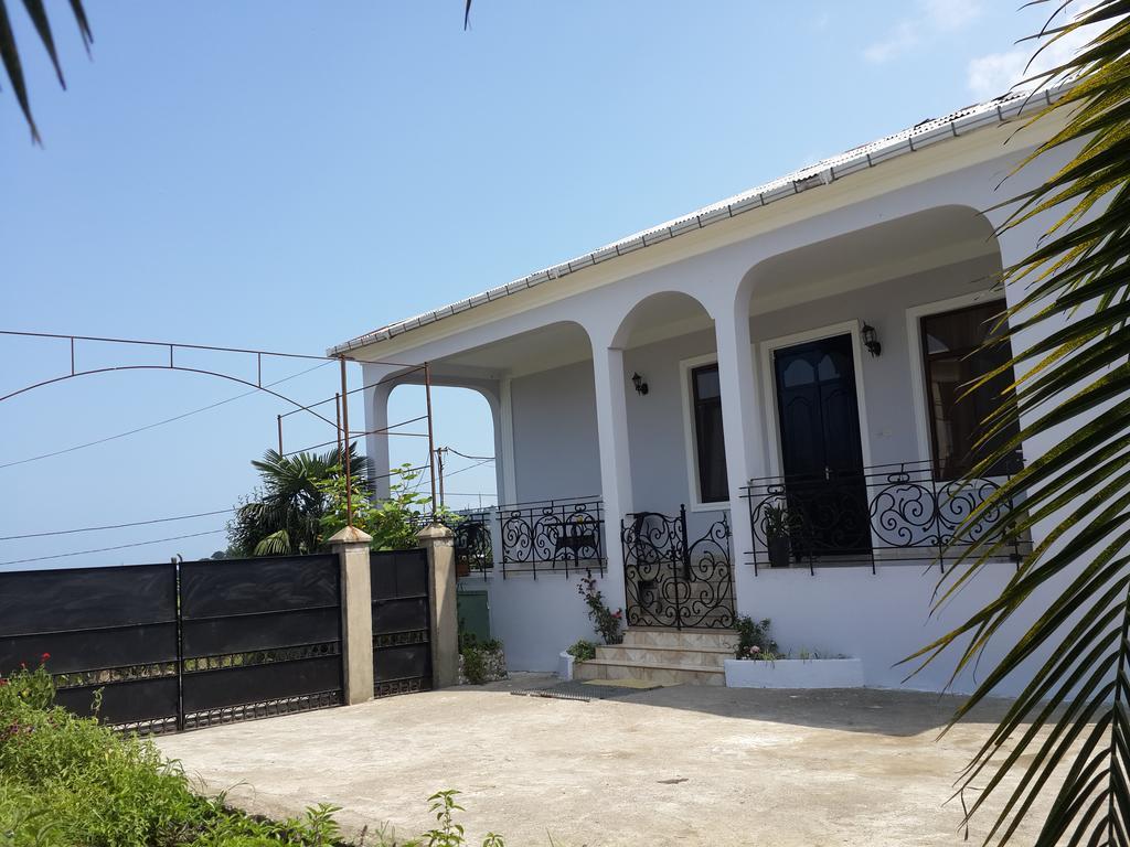 Bis-A Guesthouse Makhinjauri Bagian luar foto