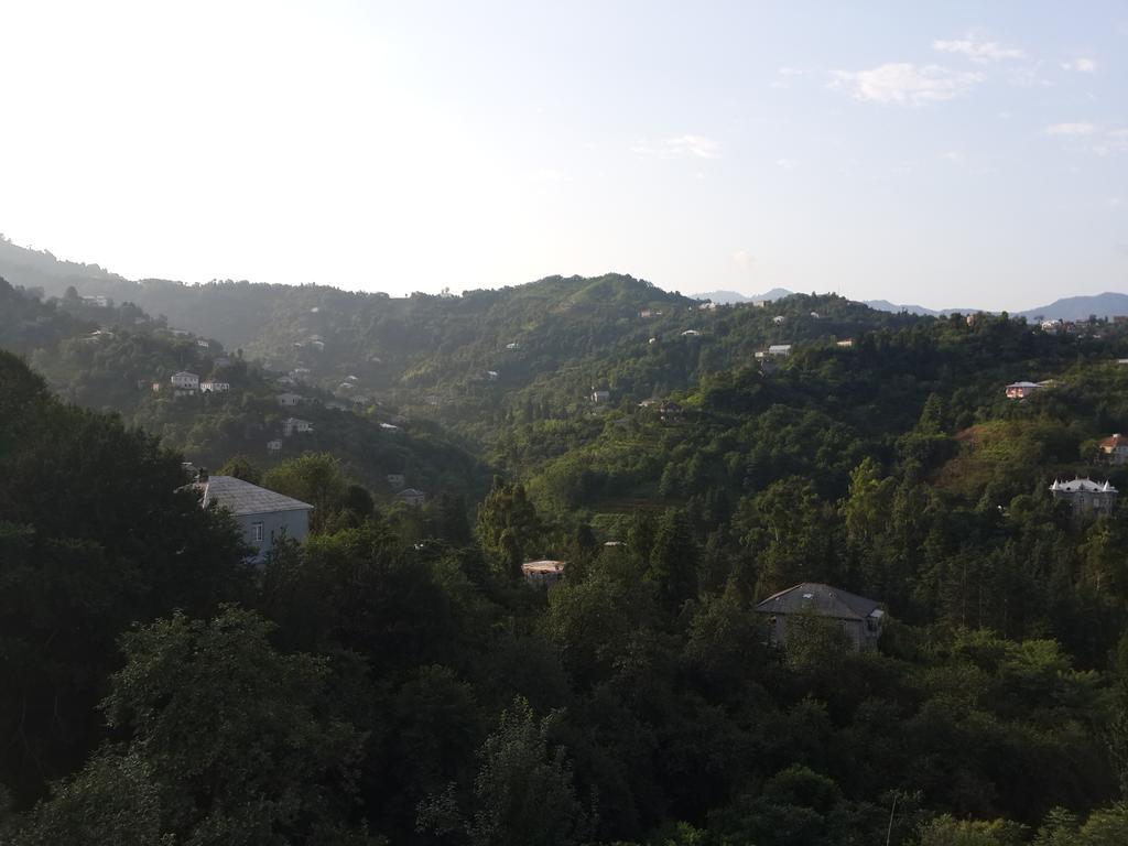 Bis-A Guesthouse Makhinjauri Bagian luar foto