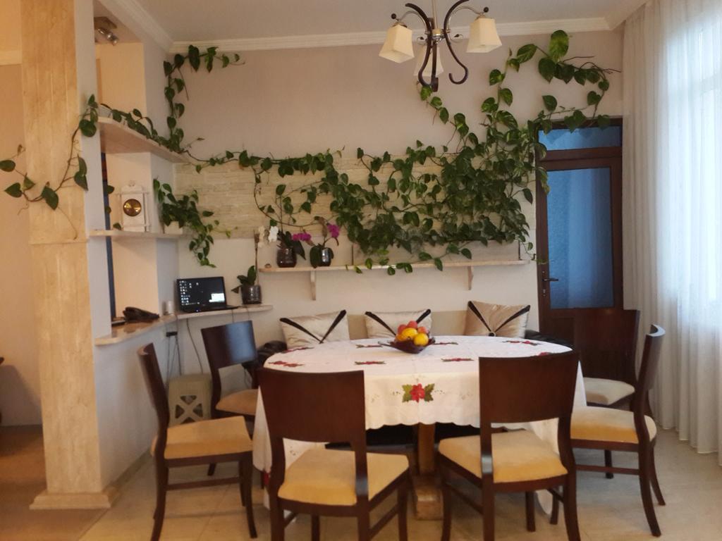 Bis-A Guesthouse Makhinjauri Bagian luar foto