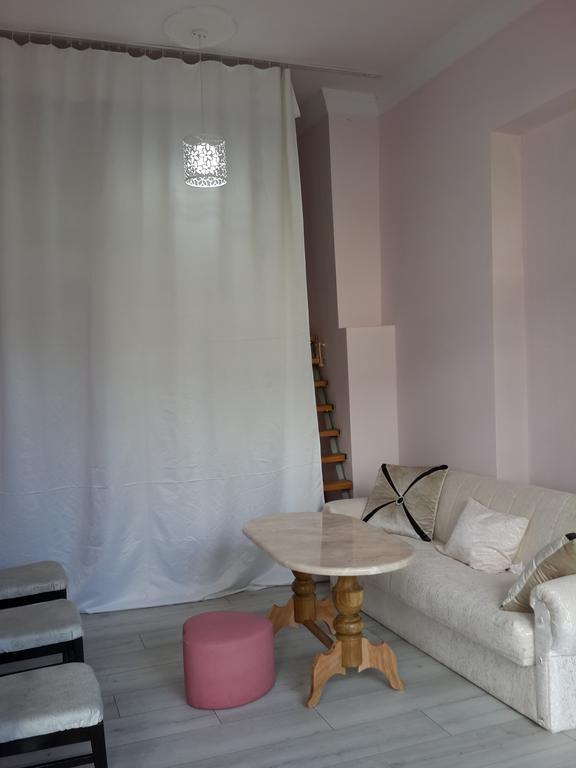 Bis-A Guesthouse Makhinjauri Bagian luar foto