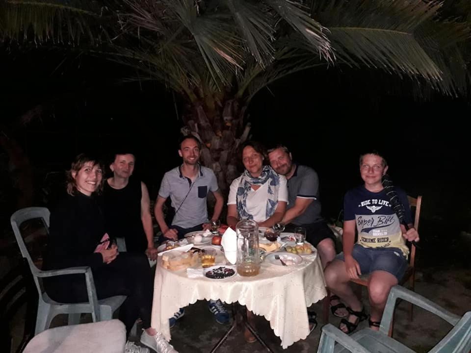 Bis-A Guesthouse Makhinjauri Bagian luar foto